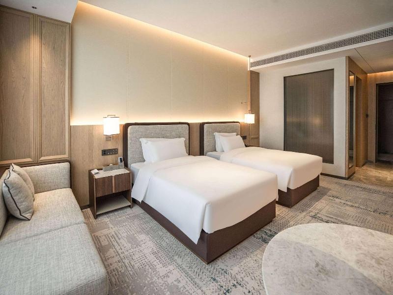 Howard Johnson By Wyndham Jufu Plaza Jinxi image