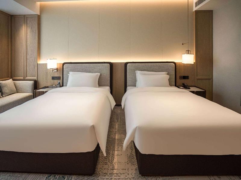 Howard Johnson By Wyndham Jufu Plaza Jinxi image