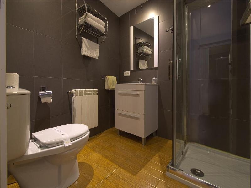 Hostal Misericordia image