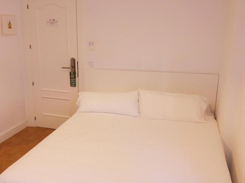 Hostal Misericordia image