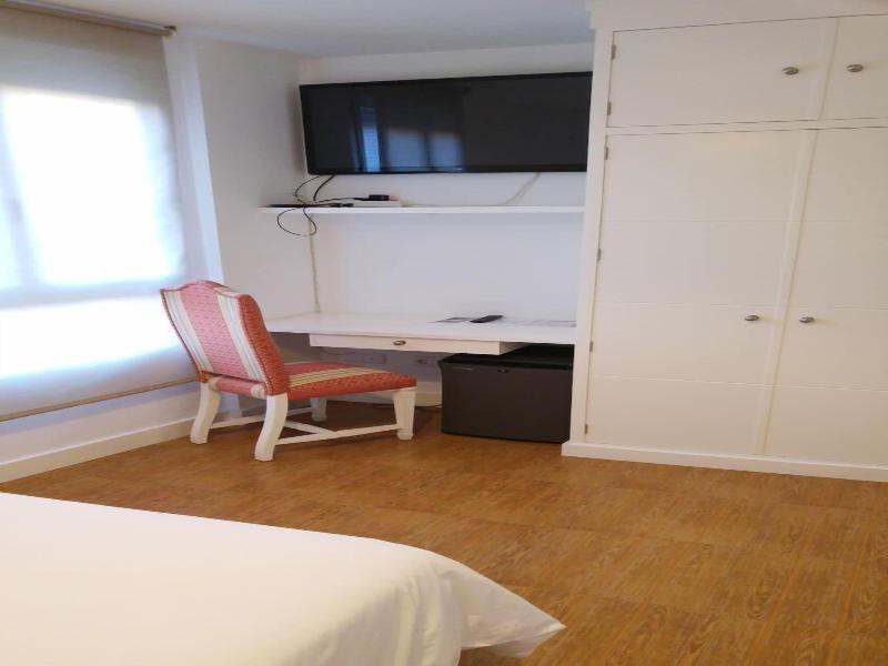 Hostal Misericordia image