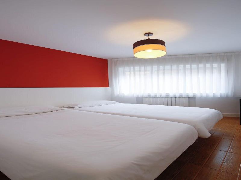 Hostal Misericordia image
