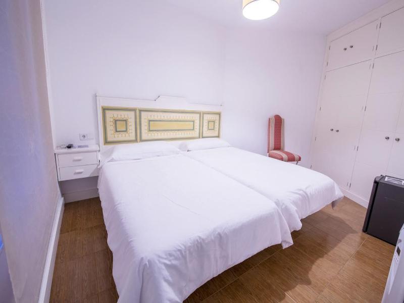 Hostal Misericordia image