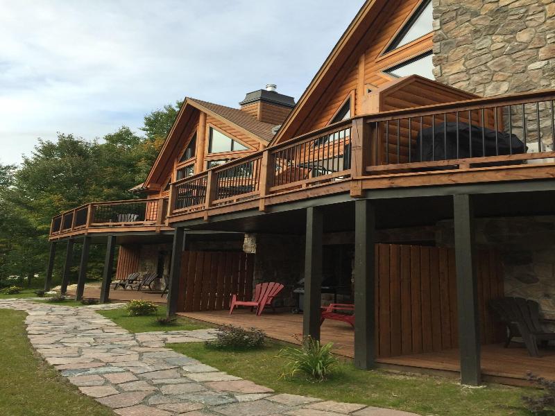 Selenia Lodge, Amherst