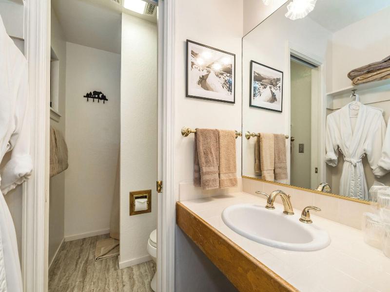 Donner Lake Inn image
