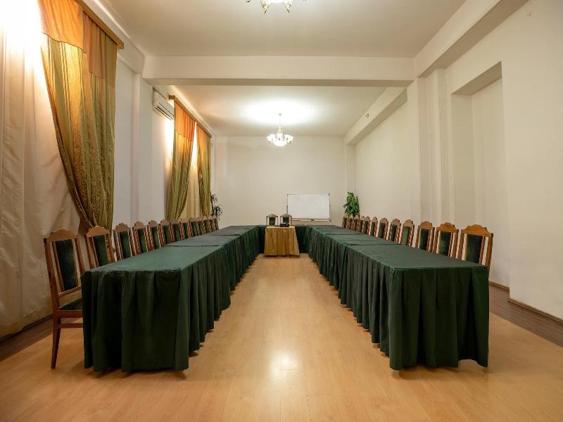 Leader Hotel image