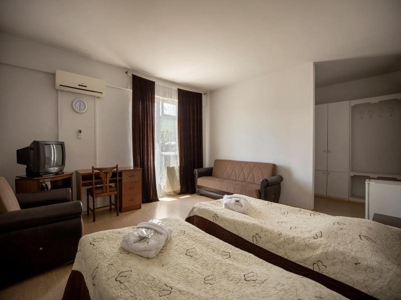 Leader Hotel image