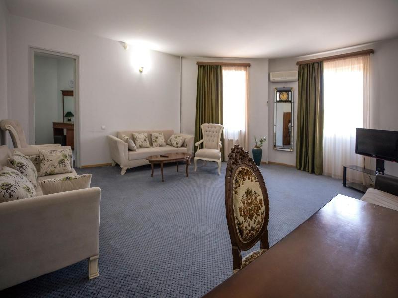 Leader Hotel image