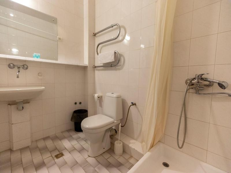 Leader Hotel image