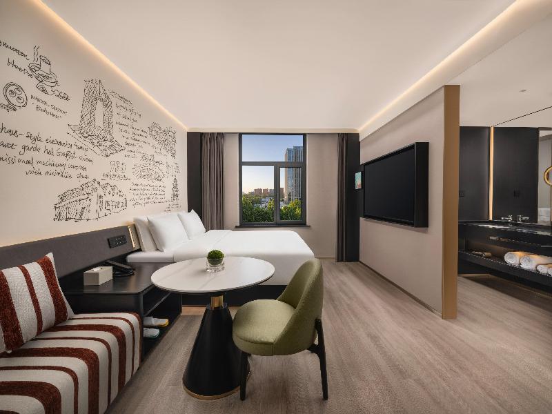 room detail thumbnail 2