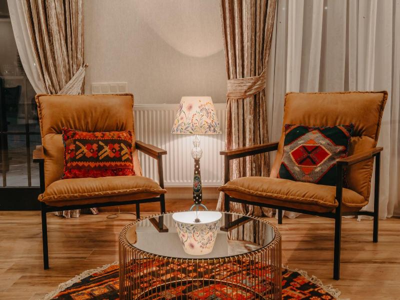 Seventeen Rooms image