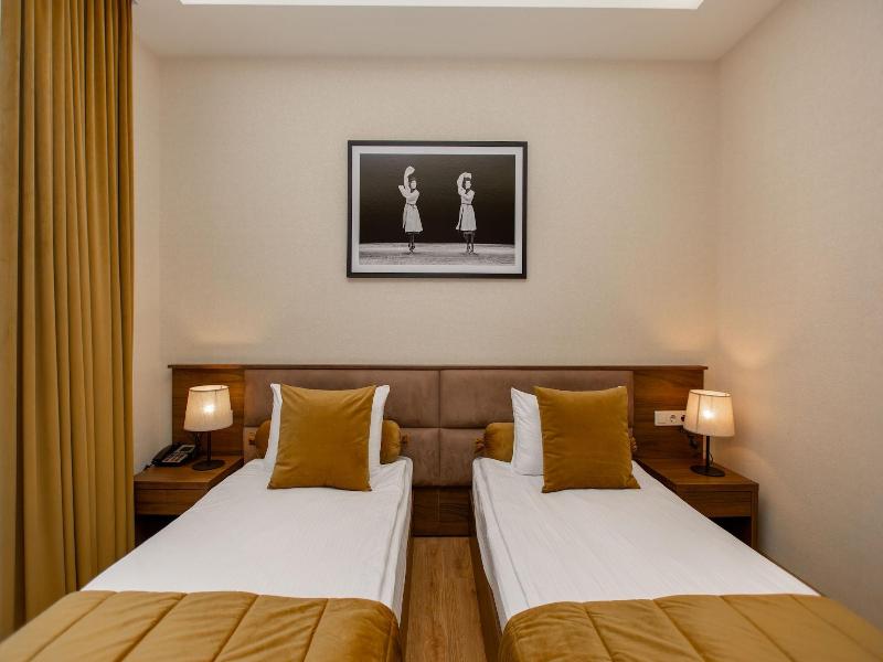 Seventeen Rooms image