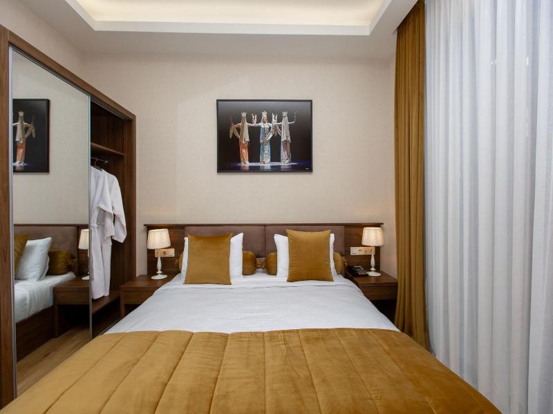 Seventeen Rooms image