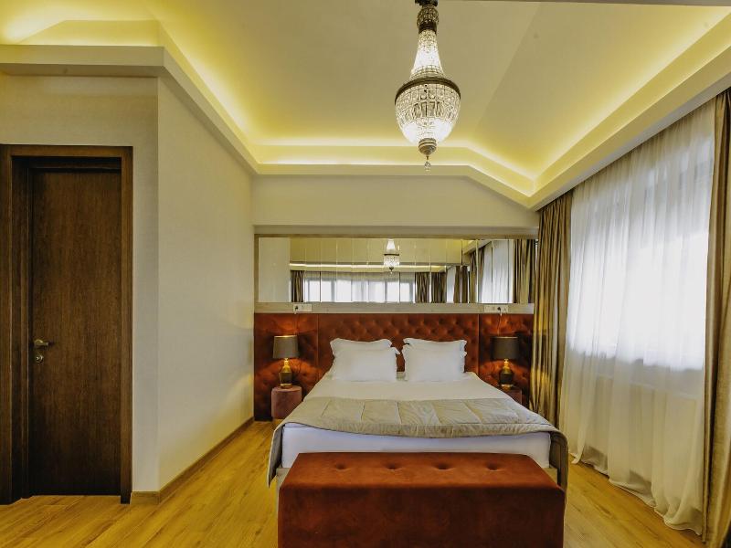 Seventeen Rooms image