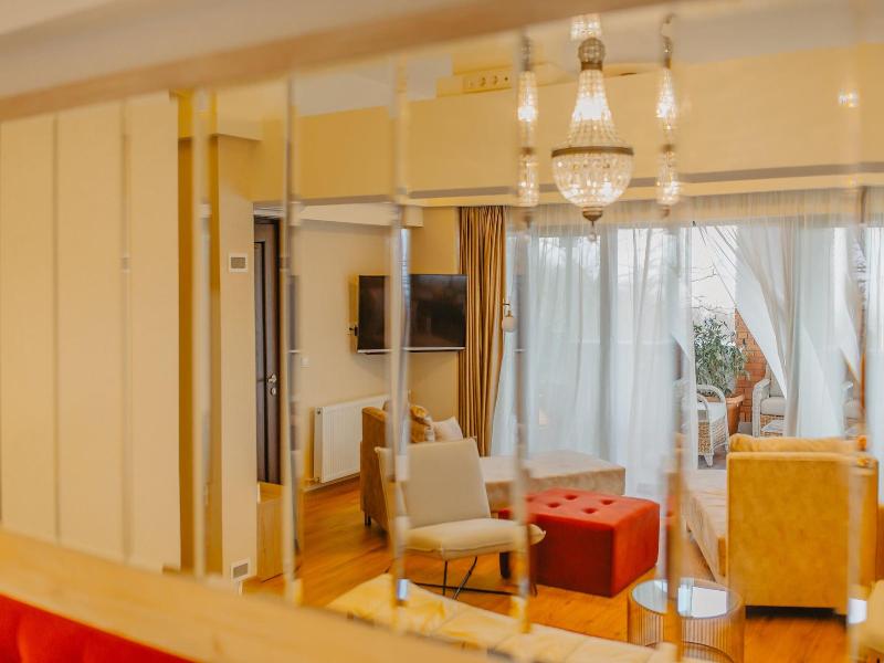Seventeen Rooms image