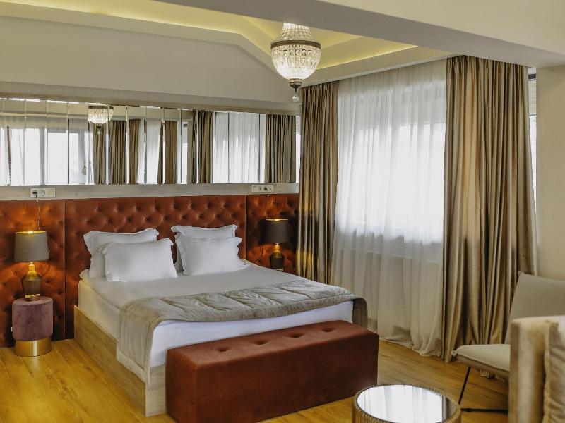 Seventeen Rooms image