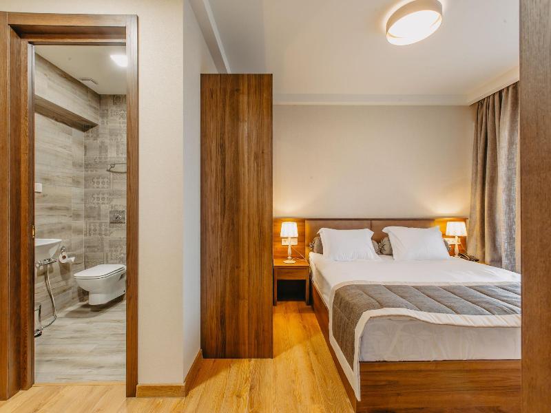 Seventeen Rooms image