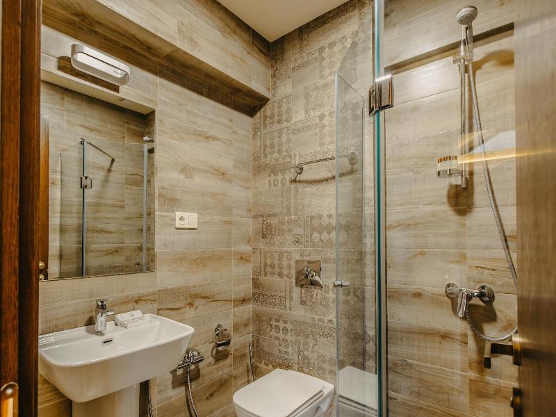 Seventeen Rooms image