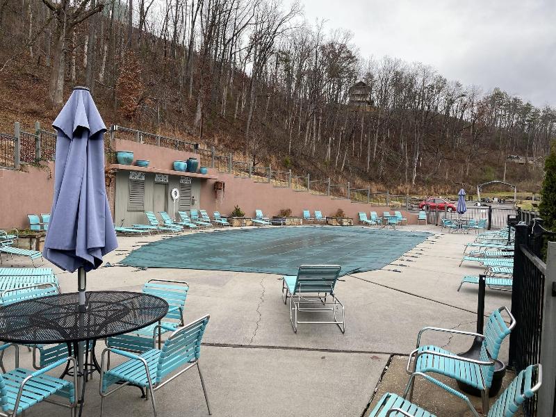 Carr's Northside Motel And Cottages image