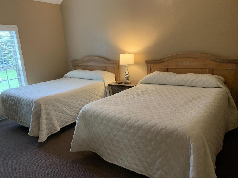 Carr's Northside Motel And Cottages image