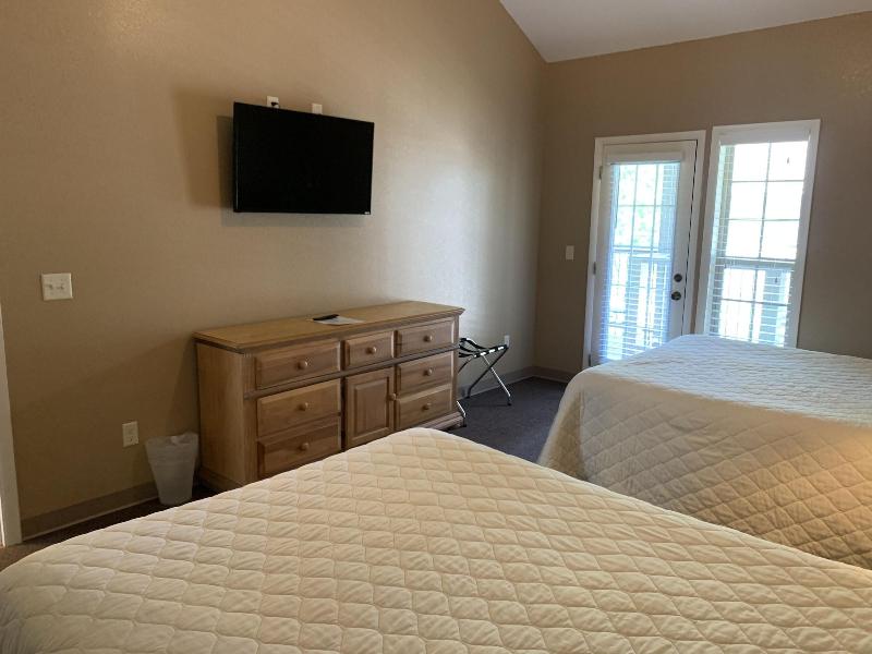 Carr's Northside Motel And Cottages image