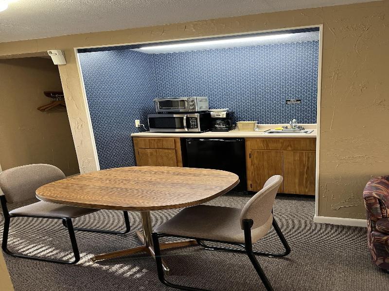 Carr's Northside Motel And Cottages image
