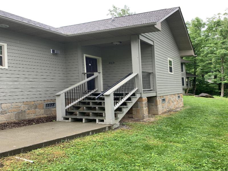 Carr's Northside Motel And Cottages image