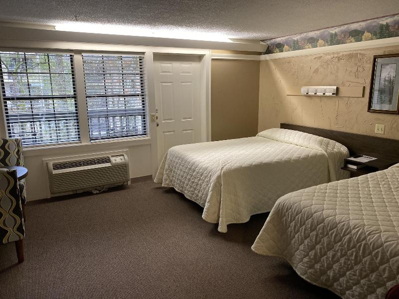 Carr's Northside Motel And Cottages image