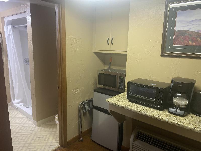 Carr's Northside Motel And Cottages image