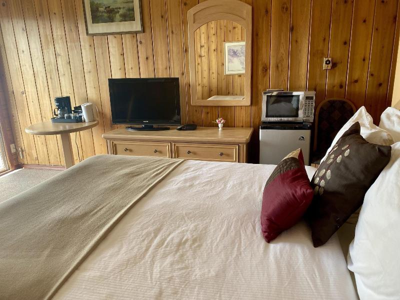 Rocky Mountain Springs Lodge image