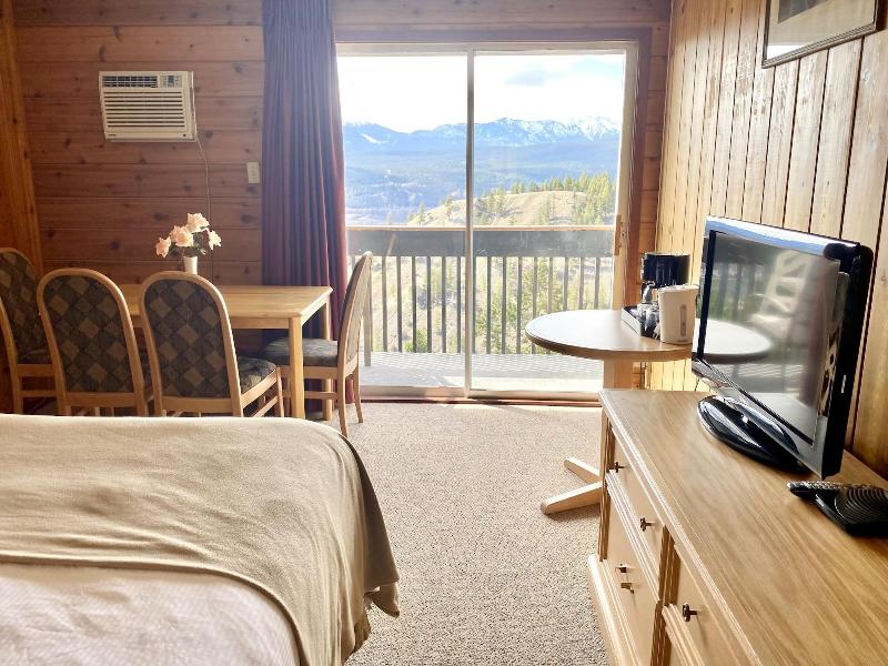 Rocky Mountain Springs Lodge image
