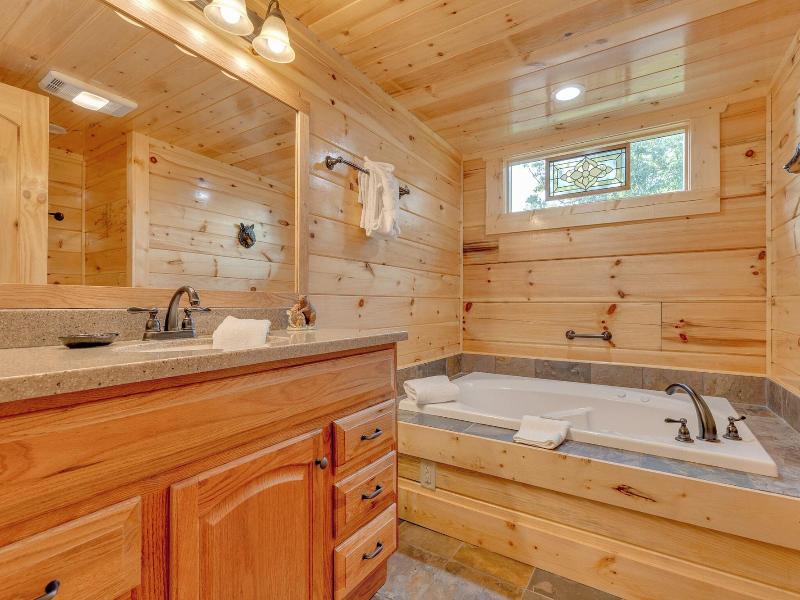 Lone Wolf Lodge By Jackson Mountain Rentals