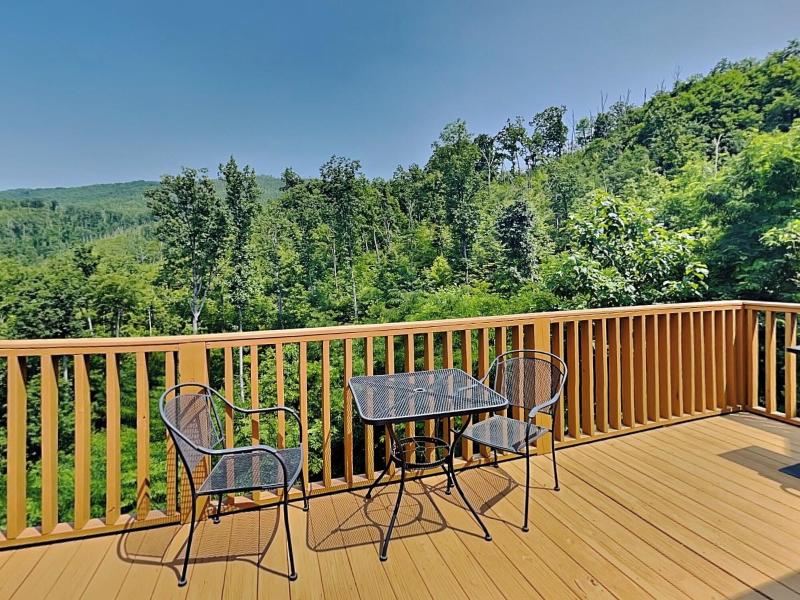 Lone Wolf Lodge By Jackson Mountain Rentals