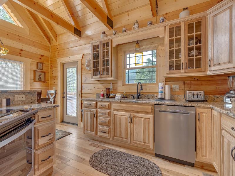 Lone Wolf Lodge By Jackson Mountain Rentals