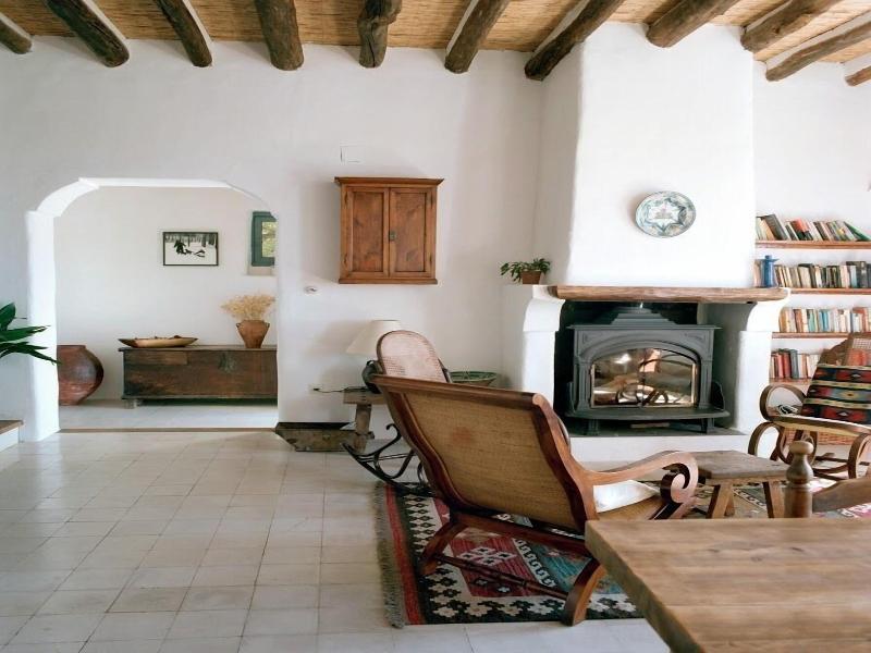 Las Chimeneas image