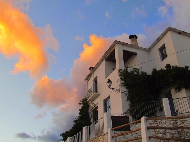 Las Chimeneas image