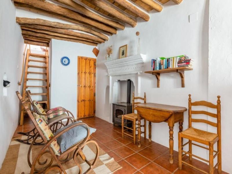 Las Chimeneas image