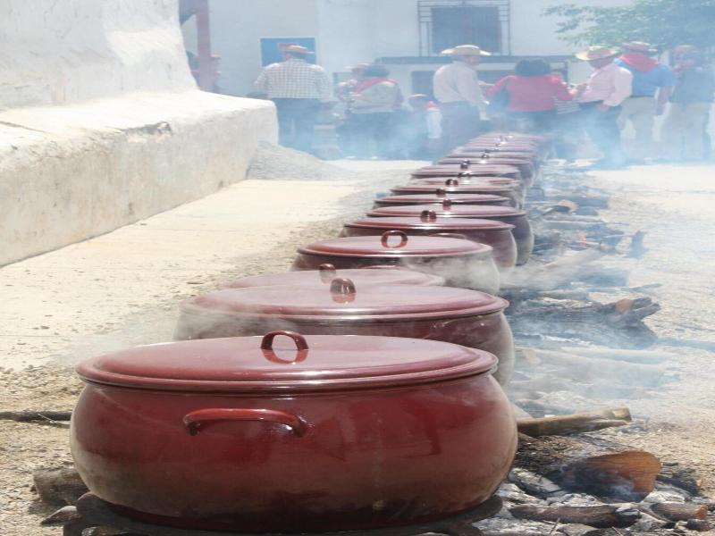 Las Chimeneas image