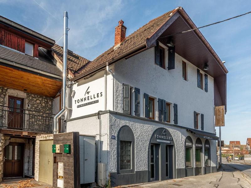 Les Tonnelles image