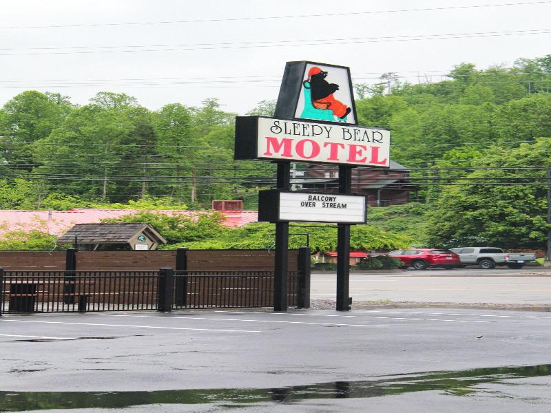 Sleepy Bear Motel — general view