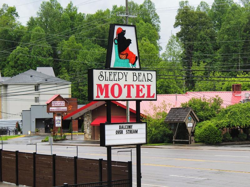 Sleepy Bear Motel — general view