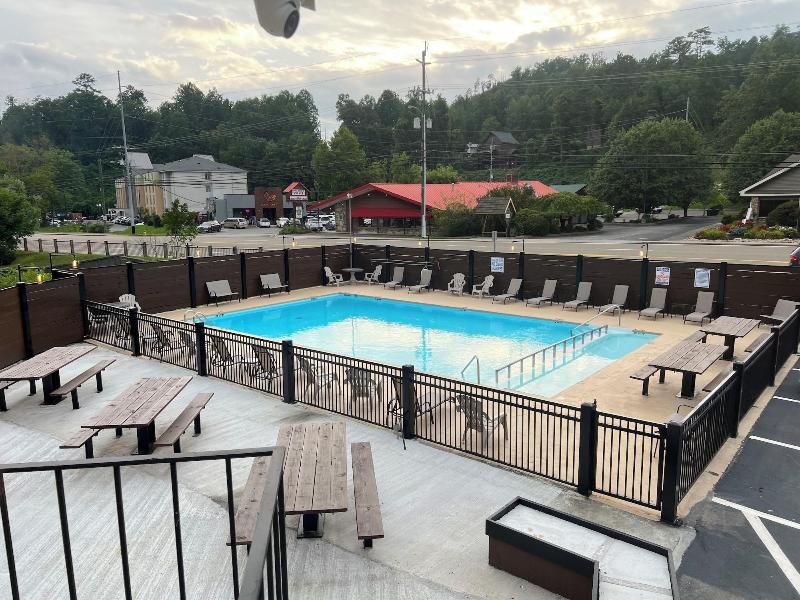 Sleepy Bear Motel image