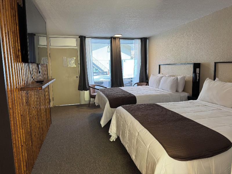 Sleepy Bear Motel image