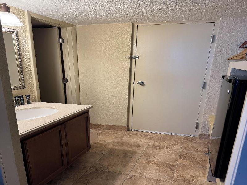 Sleepy Bear Motel image