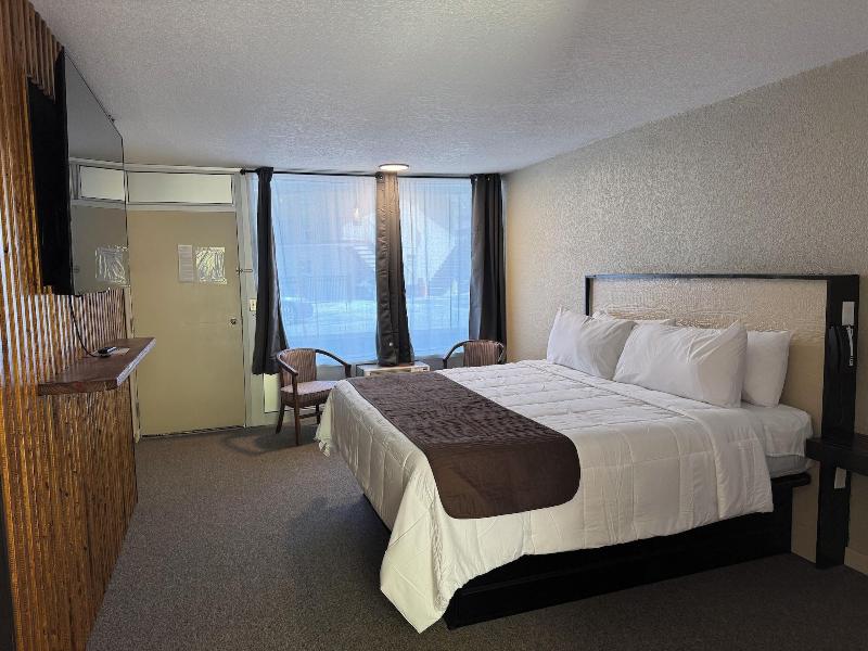 Sleepy Bear Motel image