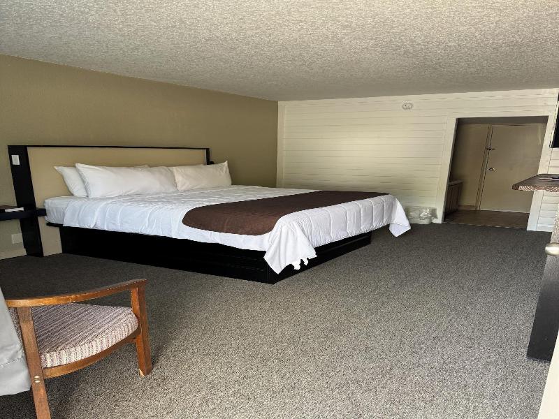 Sleepy Bear Motel image