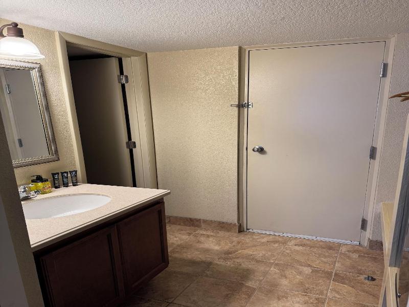 Sleepy Bear Motel image