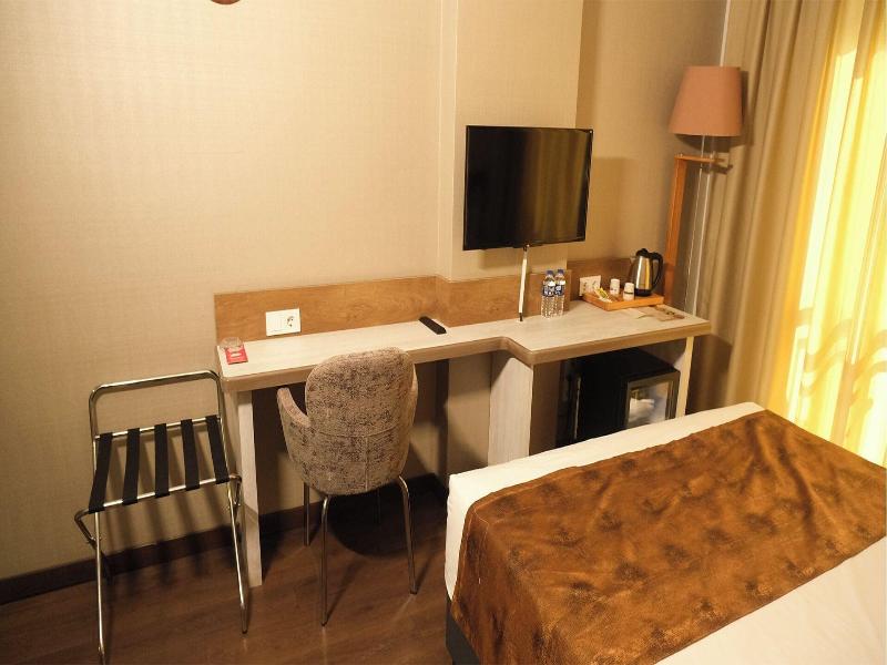 Kanyonvadi Hotel image