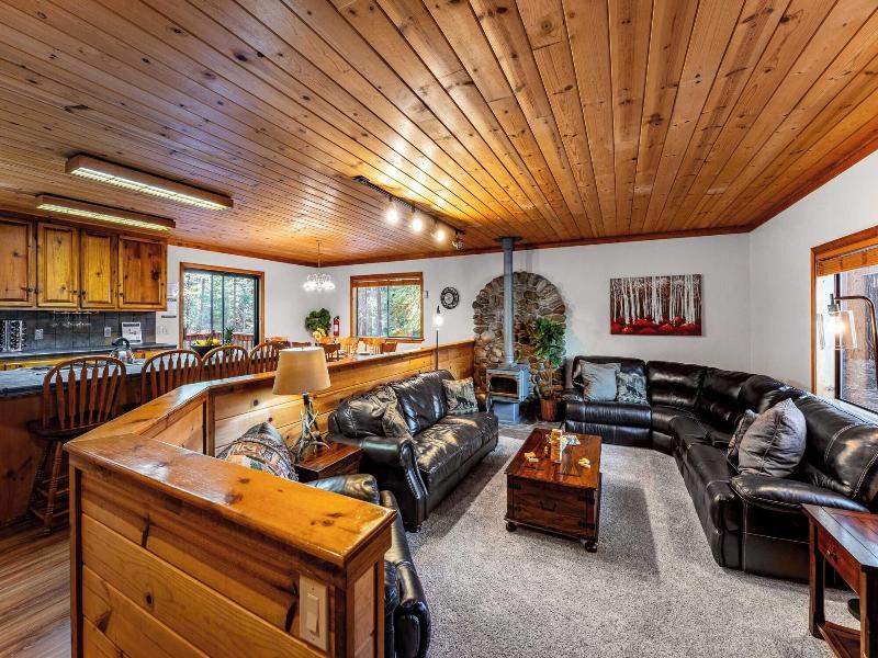 Whiskey Springs By Avantstay Classic Cabin Near  image