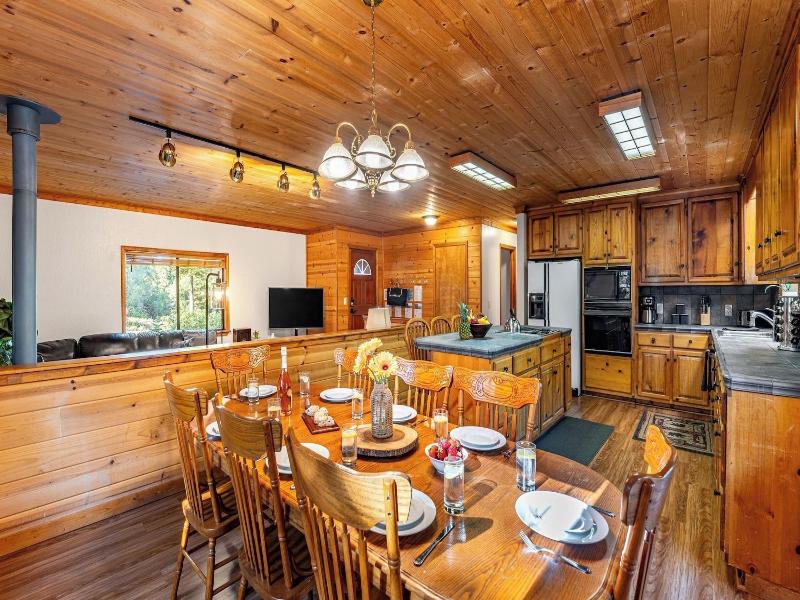 Whiskey Springs By Avantstay Classic Cabin Near  image